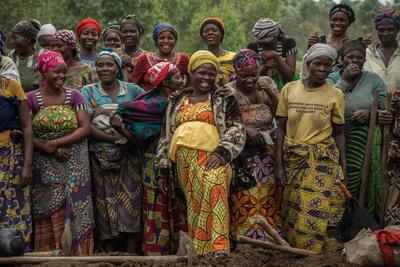 Eine Gruppe Frauen, die zur community-basierten Organisation Tupendane in DRK gehören