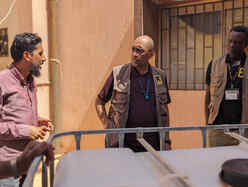  Elie Abouaoun, RESCUE:s chef för Libyen, besöker en skadad hälsoklinik i Al Marj, Libyen. 
