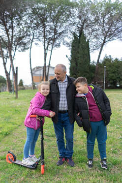 Oleksandr and his two grandchilren.