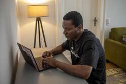 An IRC client attends an online computer course.