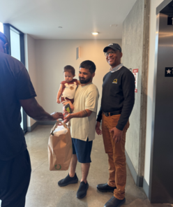 Instacart delivery courier dropping off groceries