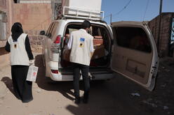 Dr. Bushra arrives with the mobile medical team in a village in Yemen.