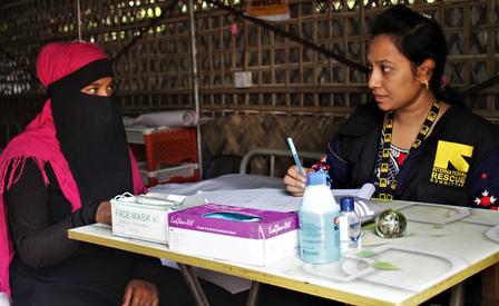 Kaniz Katema works with a client