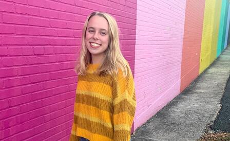 Close up of Volunteer Taylor Horn