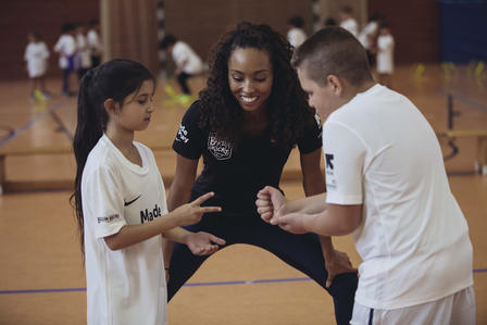 The German pole vault champion, Jacqueline Otchere, looks closely at who wins the "rock, paper, scissors” match.