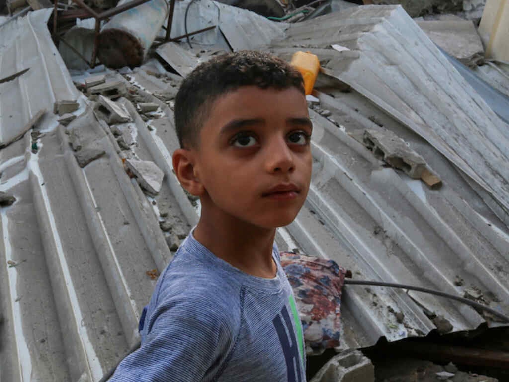 가자 지구 위기 소년 이미지