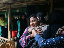 Razia Sultana, aktivist och advokat, välkomnar kvinnor på hennes kvinnocenter i Bangladesh. 