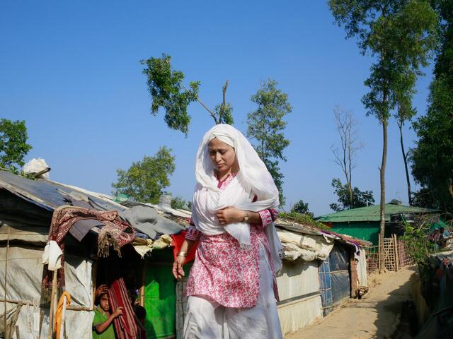 Close to a million Rohingya people are now living in sprawling camps in Bangladesh, Razia goes out into the community to raise awareness about women’s rights.