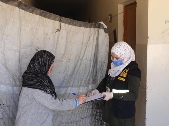 IRC staff giving cash distribution in Lebanon