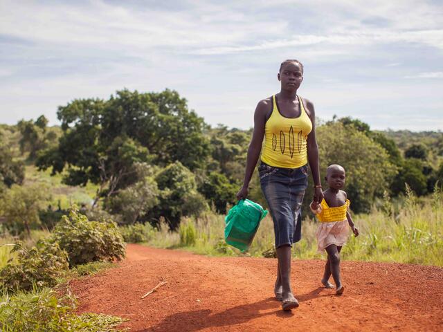 South Sudanese refugees cross the border from South Sudan to Uganda 