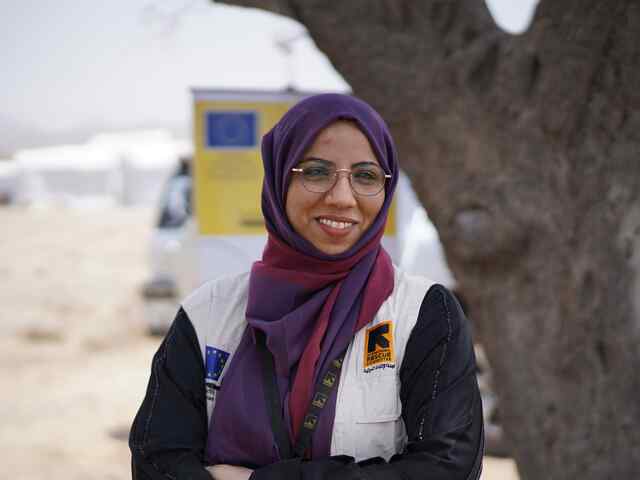 Dr Waood during her visit in Aden to inspect the EU-funded mobile health clinic and meet with mothers. 