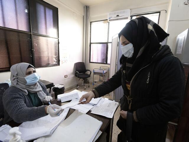 Samira feels reassured that she and her family can access the IRC’s health services. In Syria, over a decade of war has destroyed hospitals and healthcare centres, leaving health care out of the reach for many.