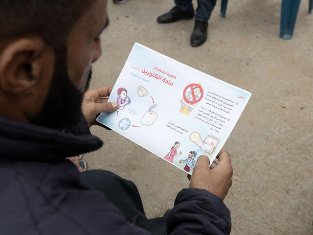 During the cholera awareness sessions, a brochure about the illness is given to the attendees. It explains the treatment methods and how to use oral rehydration salts (ORS). This solution provides patients with sugar, salts and minerals that the body has lost with diarrhoea and cholera symptoms.  