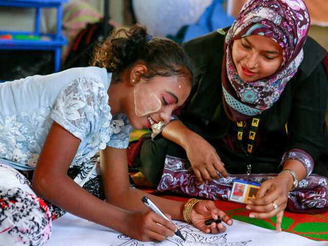 A Women’s Centre participant, Sumiya, draws with Dilshad