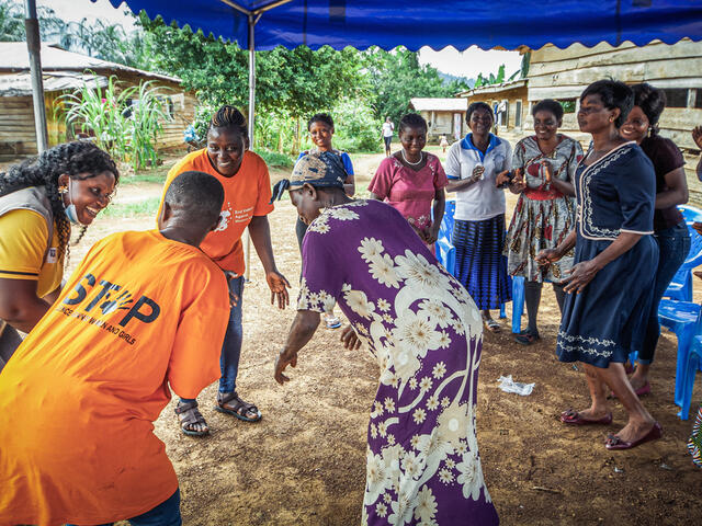 Mokube leads a women’s sensitisation session for the IRC. Topics discussed include gender-based violence, women’s rights, and social cohesion.