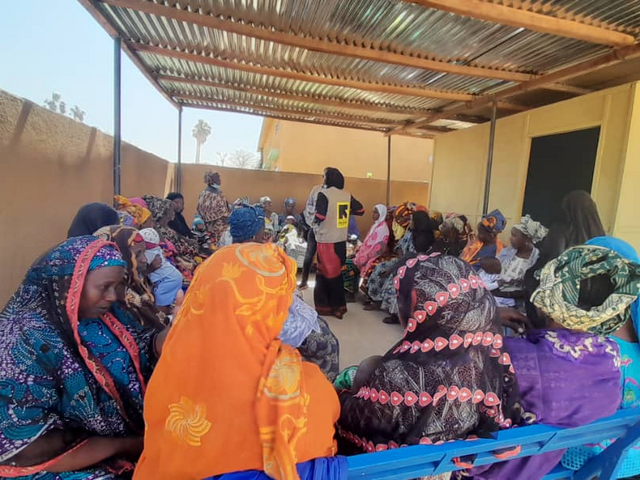 The IRC team talks to local women during an awareness-raising session. 