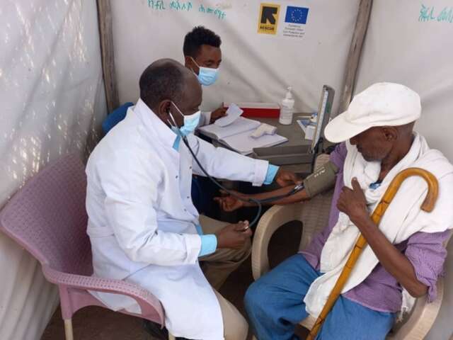 IRC doctors deliver emergency health services to refugees and host communities in Tuneidbah, Sudan.
