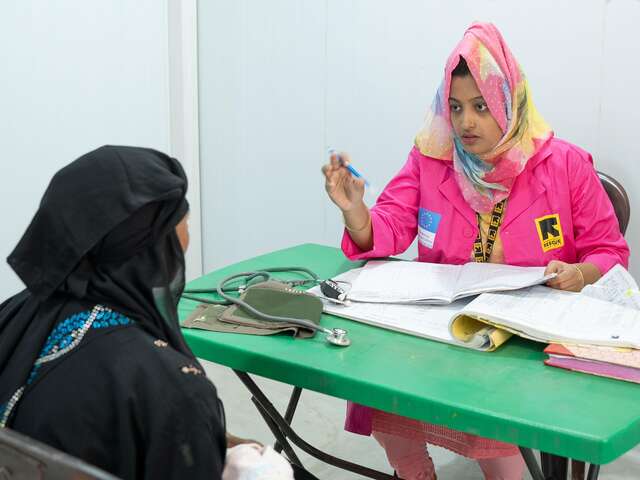 IRC Midwife Jahanara Eli, in the consultation room with Samira. 