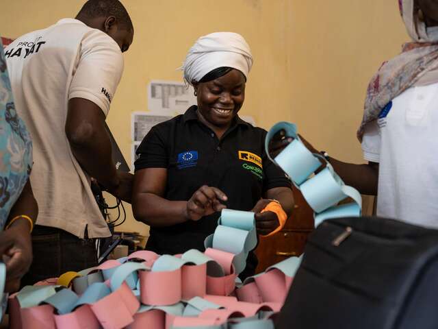 Bebata prepares the Girlshine activities before meeting with the girls in Fourkouloum IDP site.