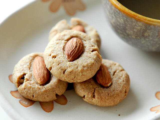 Shakarlama - almond and cardamom biscuits