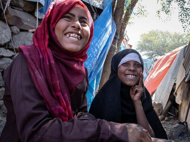 Aisha and Na’aem smiling 