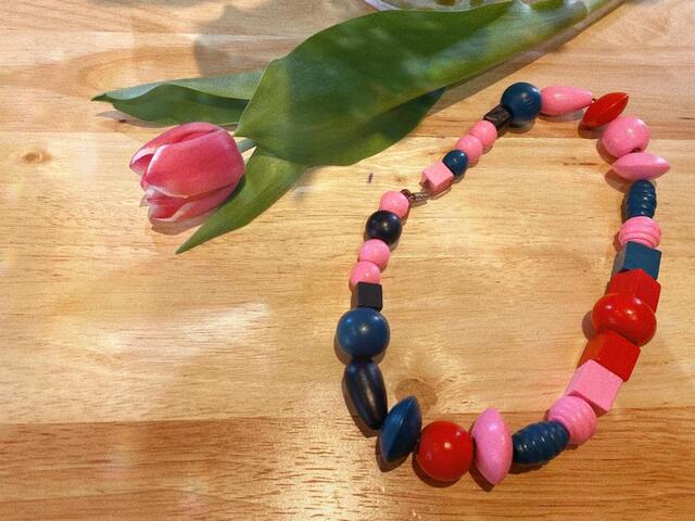 Razan's handmade jewellery product.