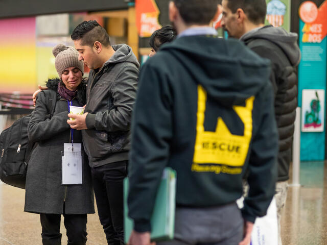 Iranian refugee family arrive in Seattle 