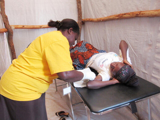 Burundian woman receives her first contraceptive implant at Nyarugusu.