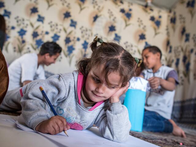 Young Syrian girl draws at home