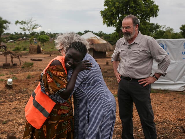 Kathryn Grody hugs  a South Sudanese refugee
