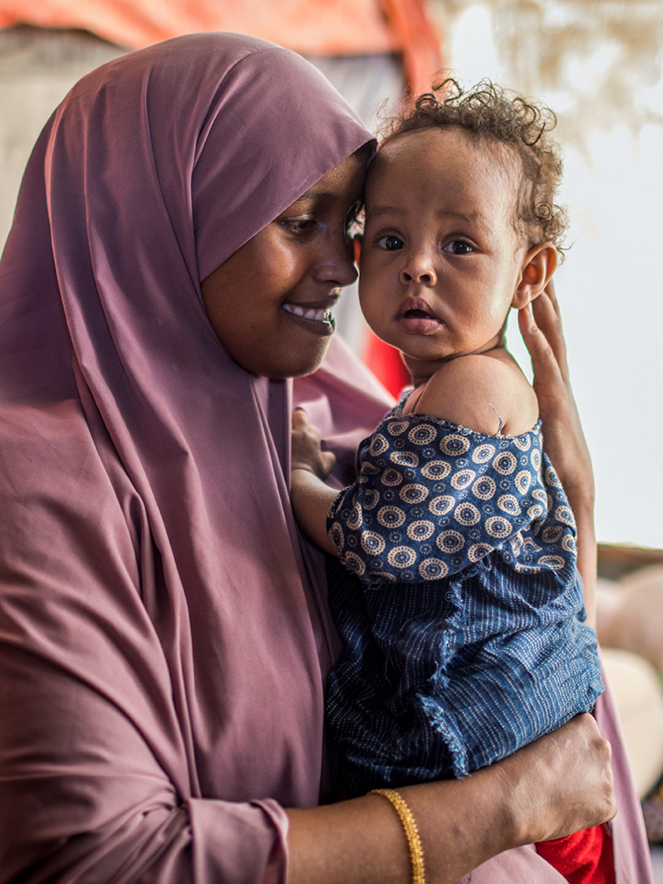 국제구조위원회 보건 담당자 메리안과 그녀의 아이