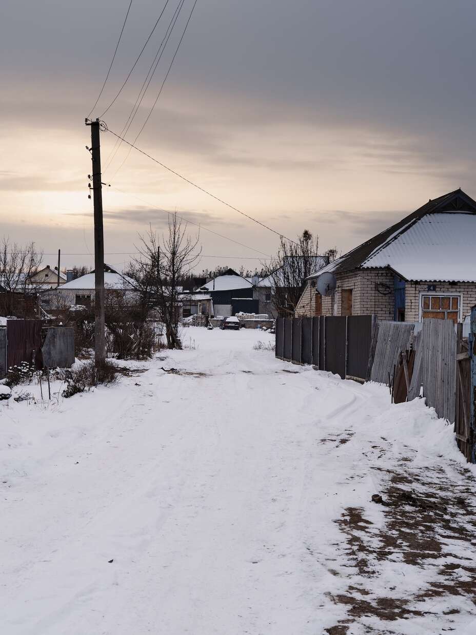 드론 공격이 있었다는 사실이 믿기지 않는 수미 지역의 눈 덮인 풍경