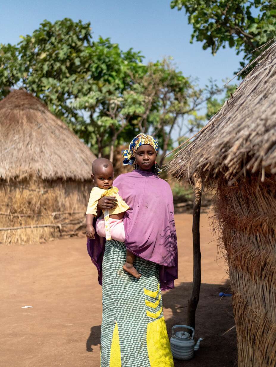 A healthy Fadimatou in her mother’s arms, both able to enjoy a new beginning after so much hardship. 