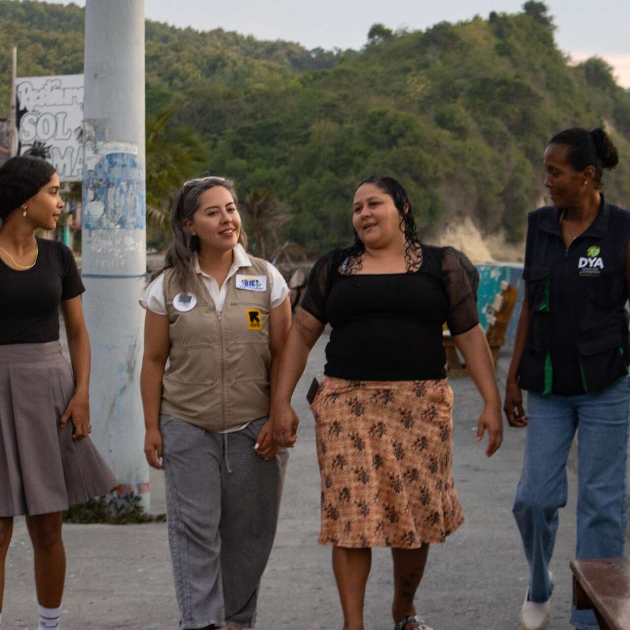 Jahel, an IRC Sr. Officer, takes a walk with Yari, Yessica, and Amarlisis, a staff member from the IRC’s local partner, Centro de Desarollo y Autogestión (DYA), near the family’s home.