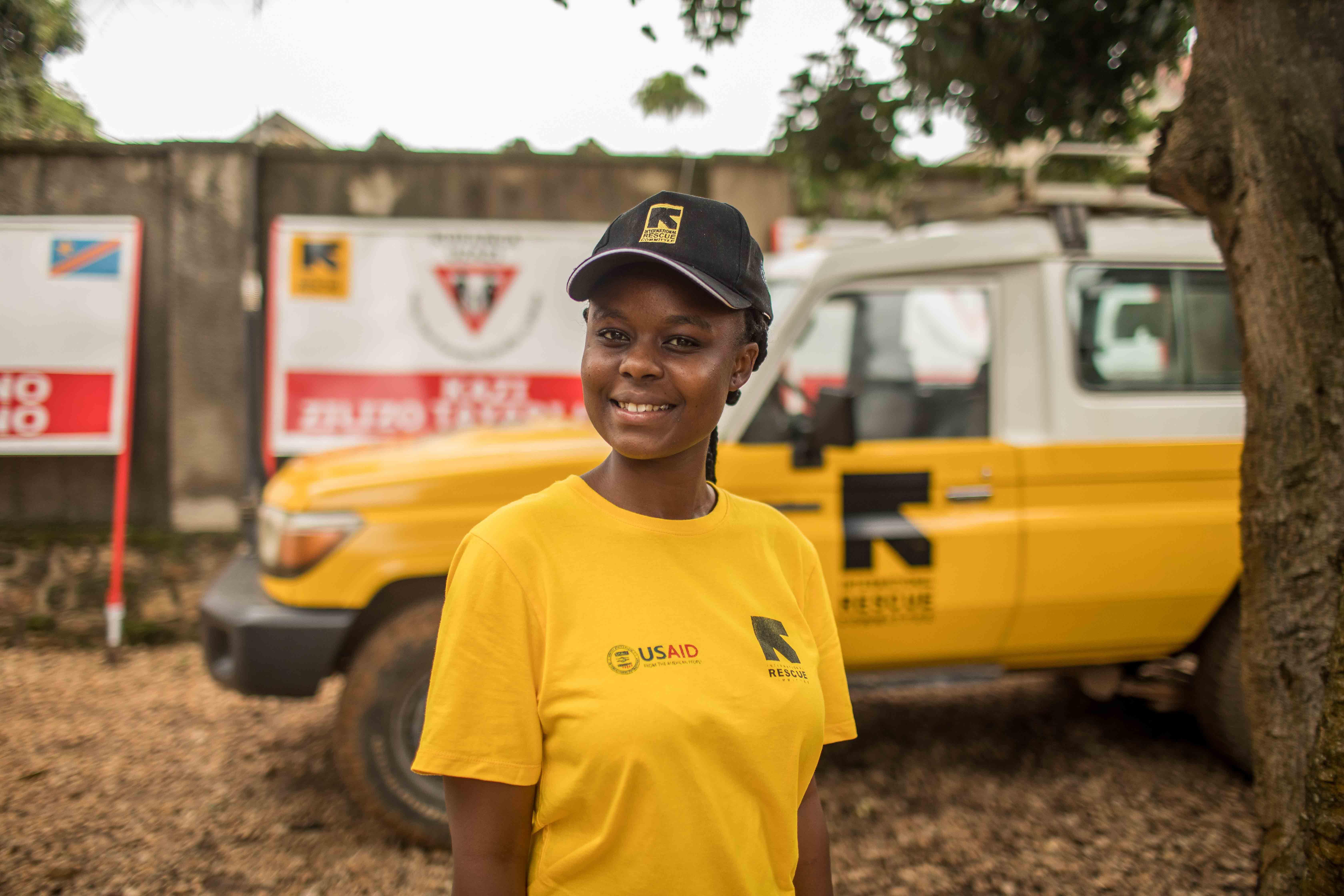 Cristelle Zaninka Chirimpuhwe vor dem IRC-Büro in Benin. Sie ist als Managerin im Bereich Schutz und Selbstbestimmung von Frauen am Ebola-EInsatz von IRC in der Demokratischen Republik Kongo im Einsatz. 