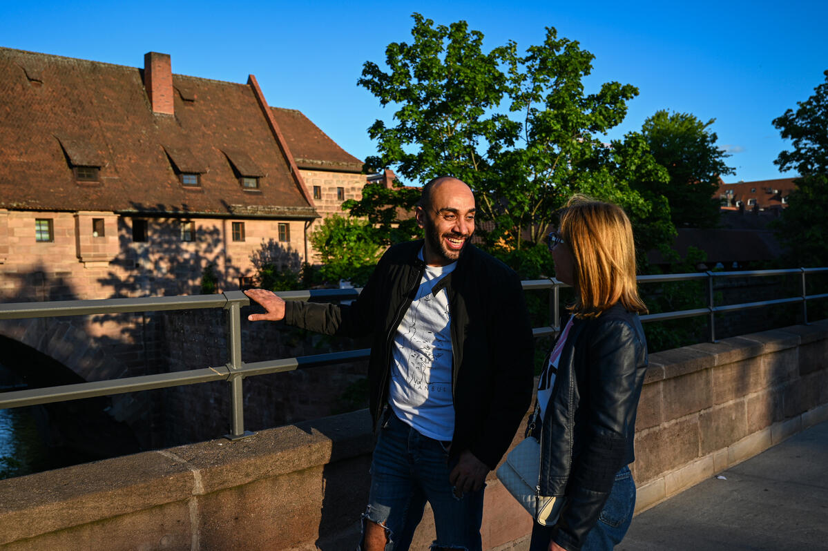 Bashar Walaya and his wife Lama Araban on a walk in the city center of Nürnberg.