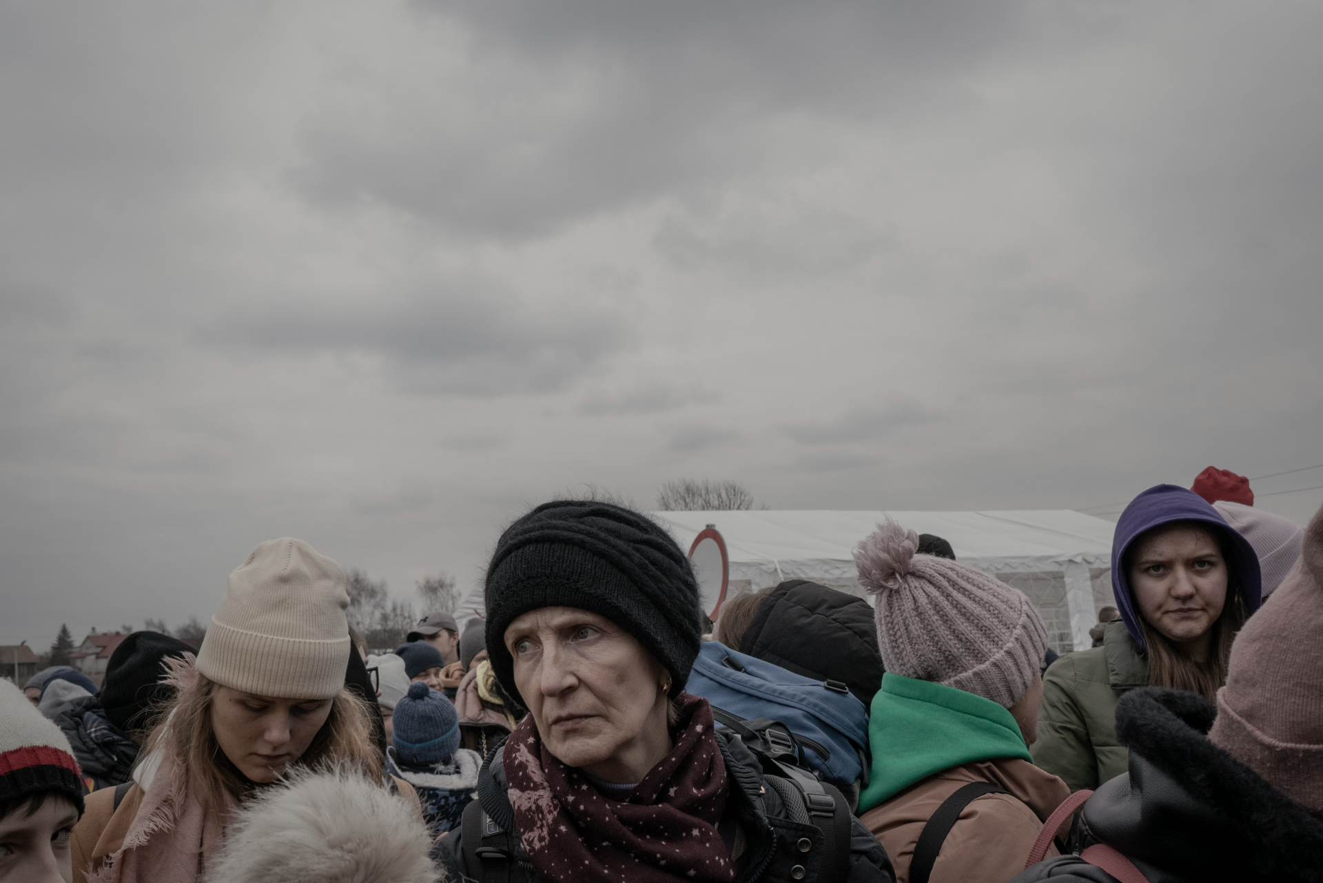 Ukrainian refugees cross to Poland