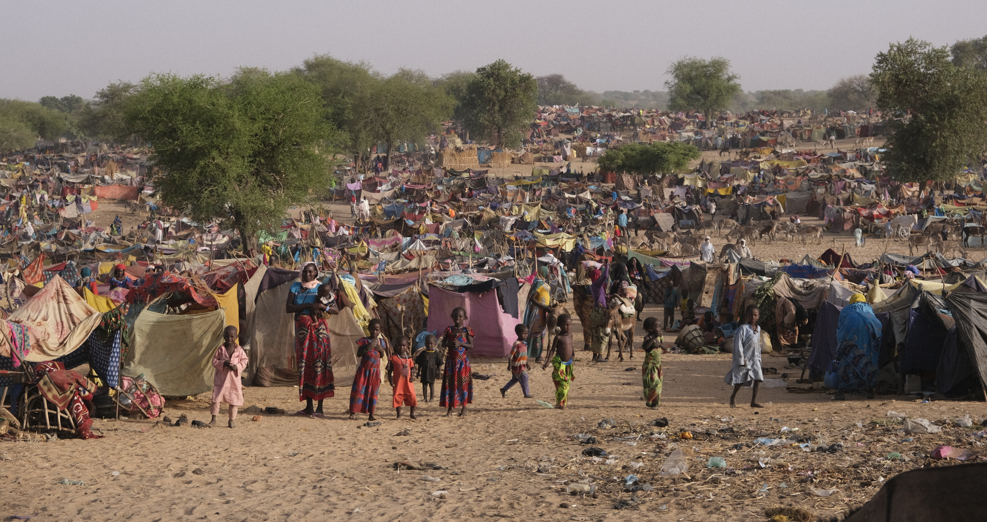A landscape photo of Borota, Chad, where over 25,000 Sudanese refugees have found refuge since the war in Sudan broke out. Many fled quickly, without the opportunity to gather supplies.