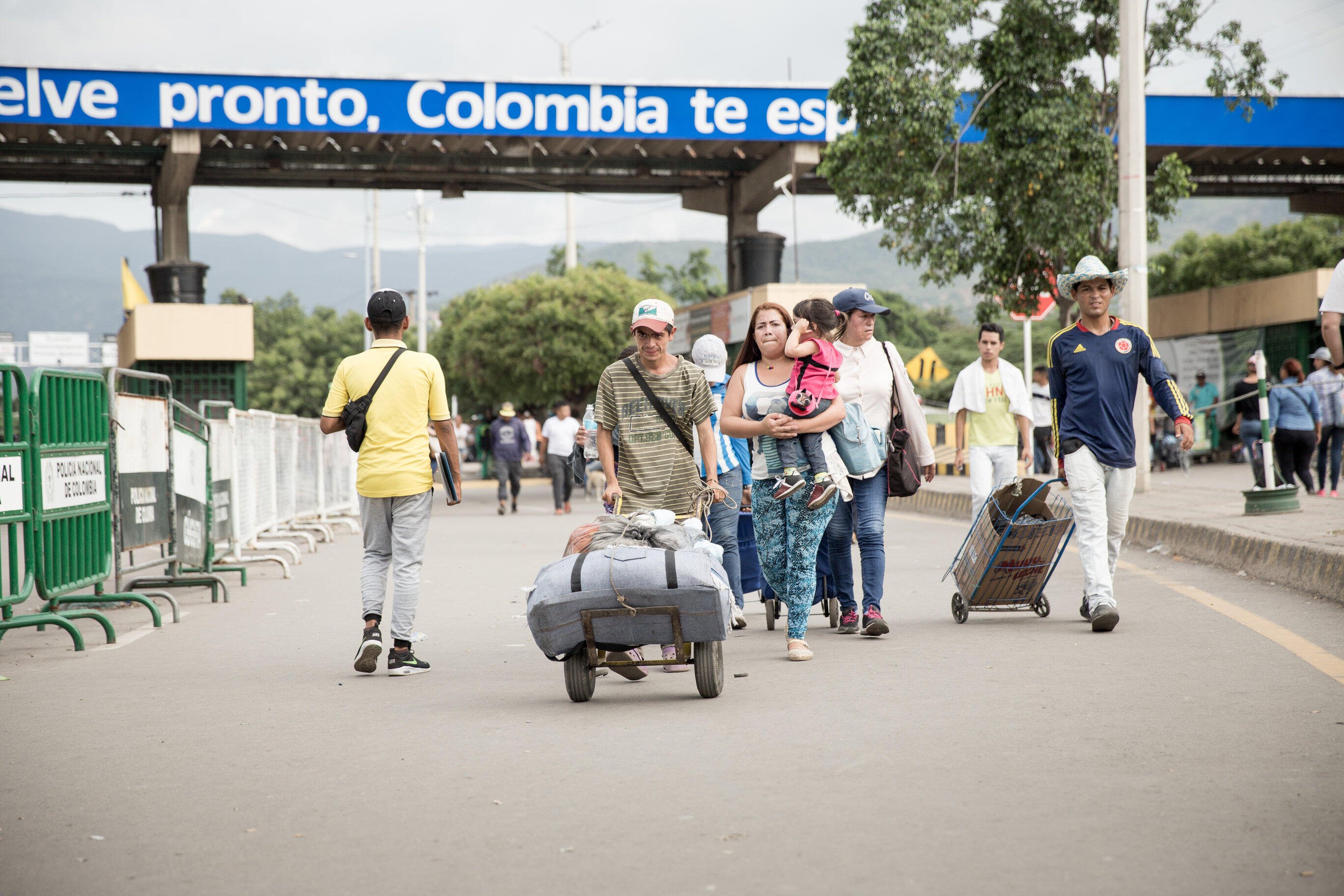 People carrying children and baggage walk across the Simon Bolivar bridge linking Venezuela and Colombia.