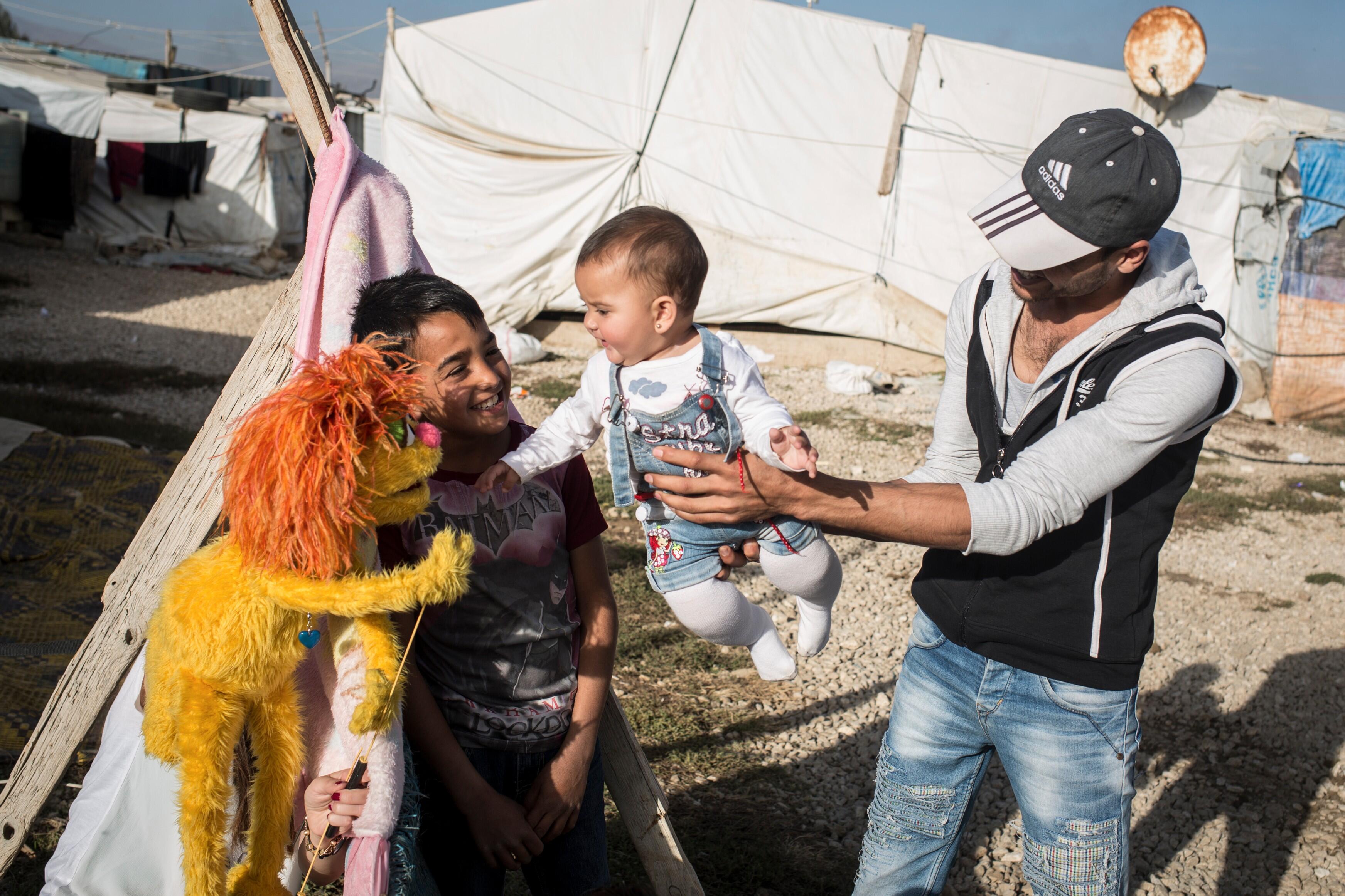 Sesame Street Muppet meets a Syrian family 