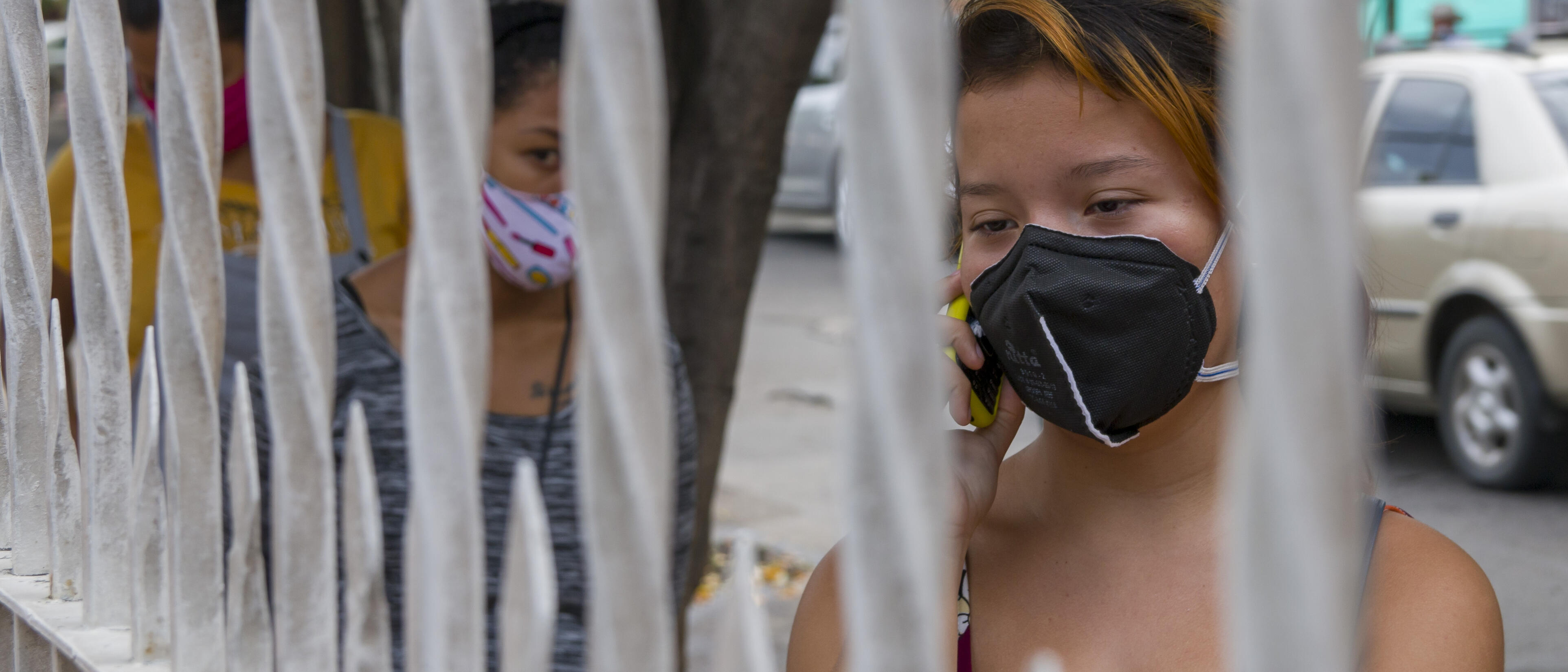 Venezuelan refugee women wait to enter an IRC health clinic on the Colombia/Venezuela border during the COVID-19 pandemic in 2020.