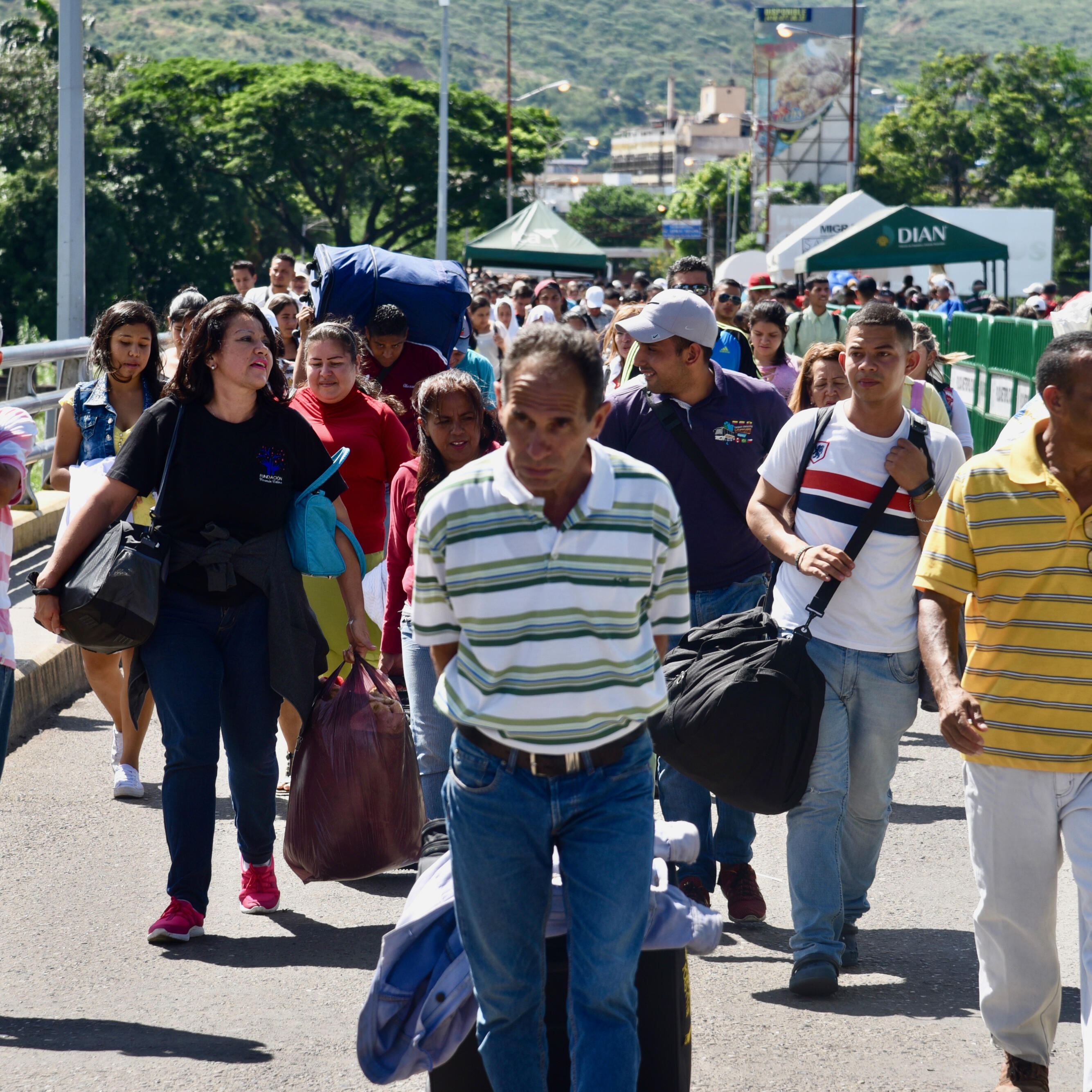 Venezuelans cross the Simon Bolivar Bridge into Colombia on foot