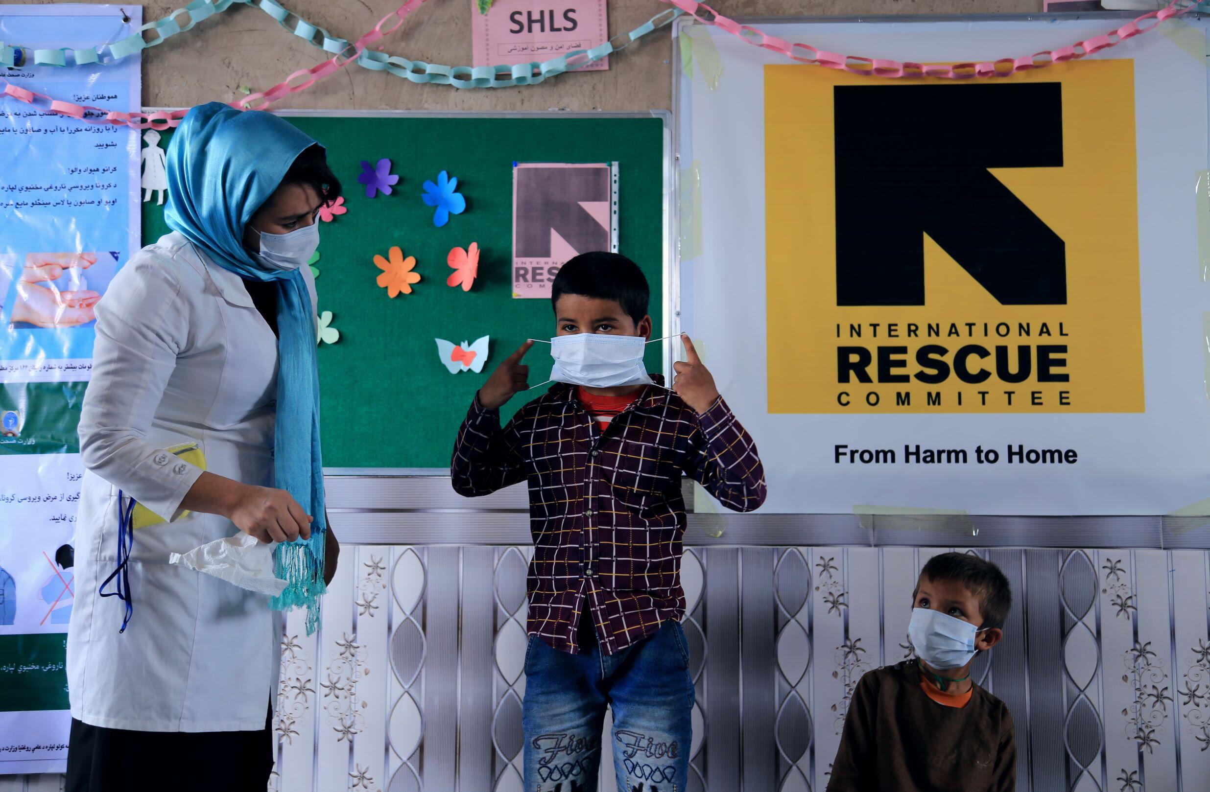 IRC hygiene promoter Sohalia Khaliqi provides training and critical information about COVID-19 to women, men and children in Harat province, Afghanistan, one of the worst-hit provinces in the country during the outbreak