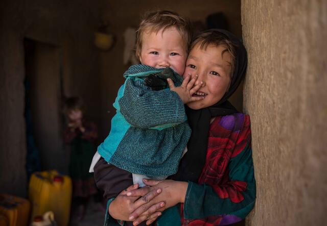 Zwei Kinder in Afghanistan.