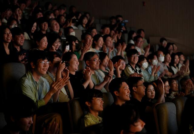 공연 내내 이어진 정성하 홍보대사의 난민을 위한 진심 어린 연주에 환호로 화답하는 후원자들