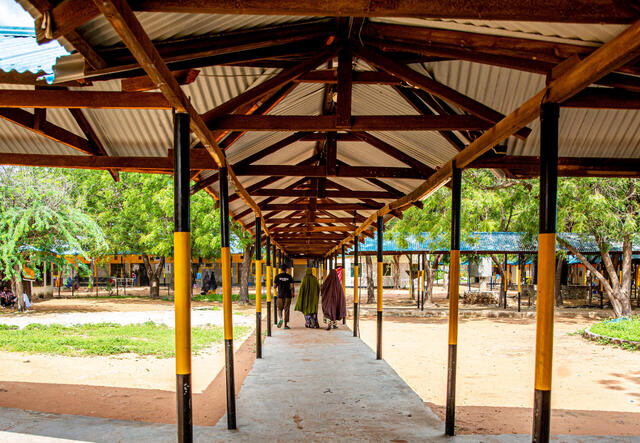 Outside the female ward at the IRC’s Hagadera Refugee Camp Hospital, Kenya (part of the Dadaab complex). Families of patients walk out during visiting hours.