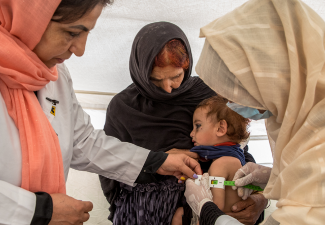 의사인 나지아는 기초 인프라조차 부족한 외지의 아프간 국민에게 보건 서비스를 제공하는 국제구조위원회의 이동식 의료팀을 이끌고 있습니다.  