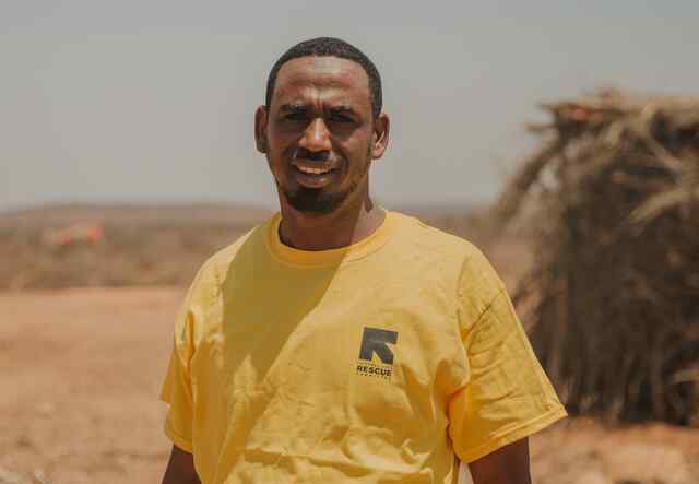 Niman Arab ist Teil des Emergency-Response-Teams von IRC. Seit Januar 2022 arbeitet er in unserem Nothilfeprogramm für die von Dürre betroffenen Gemeinden in der Region Somali.