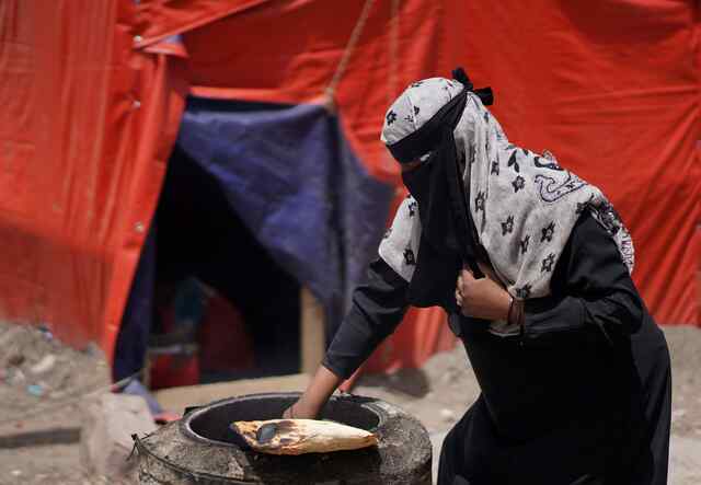 Yemeni mother Asriya cooking lunch.