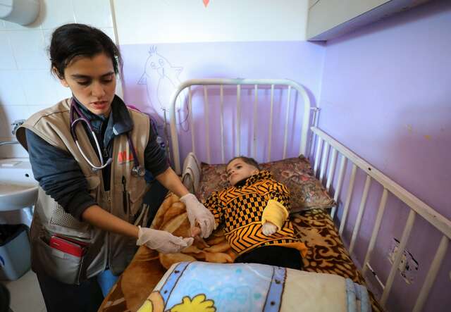 Dr. Jilani tends to a young child at Al Asqa hospital in Gaza.